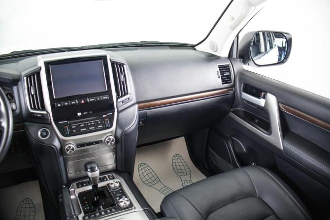 Toyota Land Cruiser 200 Series Рестайлинг 2 с пробегом 2017 года, цена 7 300 000 рублей, 117526 км, внедорожник, Автокод Объявления