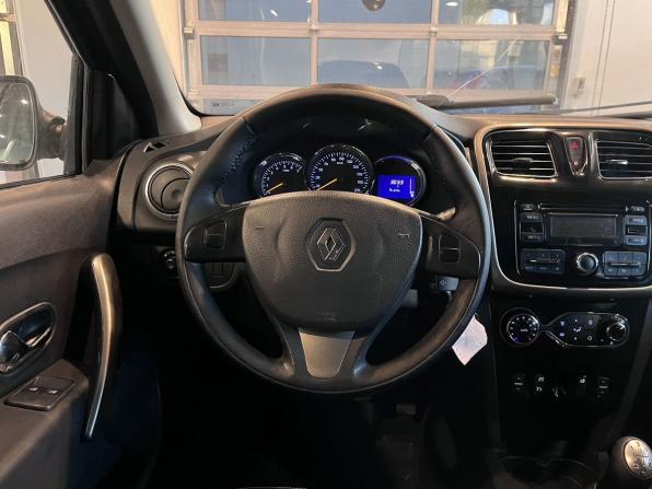 Renault Logan II с пробегом 2015 года, цена 470 000 рублей, 293550 км, седан, Автокод Объявления