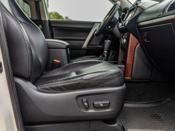 Toyota Land Cruiser Prado 150 Series Рестайлинг 1 с пробегом 2015 года, цена 3 028 000 рублей, 188957 км, внедорожник, Автокод Объявления