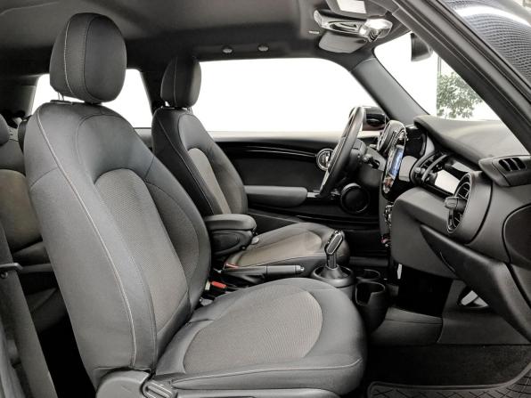 Mini Hatch III (F55/F56) Рестайлинг с пробегом 2021 года, цена 2 640 000 рублей, 11637 км, хэтчбек, Автокод Объявления