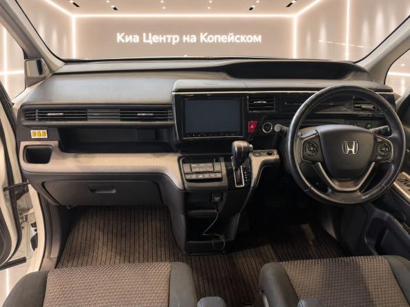 Honda Stepwgn V с пробегом 2016 года, цена 1 849 900 рублей, 145000 км, минивэн, Автокод Объявления
