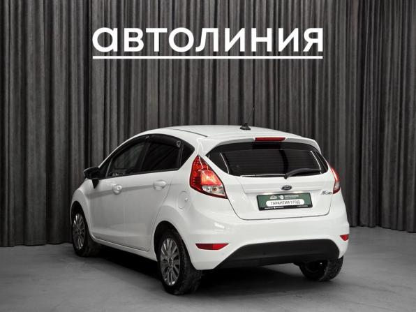 Ford Fiesta Mk6 Рестайлинг с пробегом 2018 года, цена 855 000 рублей, 73274 км, хэтчбек, Автокод Объявления