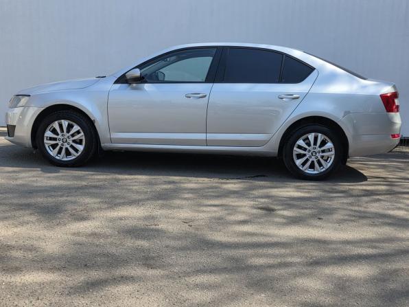 Skoda Octavia III (A7) с пробегом 2015 года, цена 940 000 рублей, 318690 км, лифтбек, Автокод Объявления