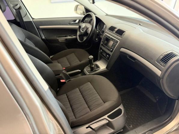 Skoda Octavia II (A5) Рестайлинг с пробегом 2012 года, цена 870 000 рублей, 135514 км, лифтбек, Автокод Объявления