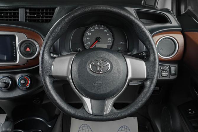 Toyota Vitz III (XP130) с пробегом 2012 года, цена 1 029 000 рублей, 80100 км, хэтчбек, Автокод Объявления