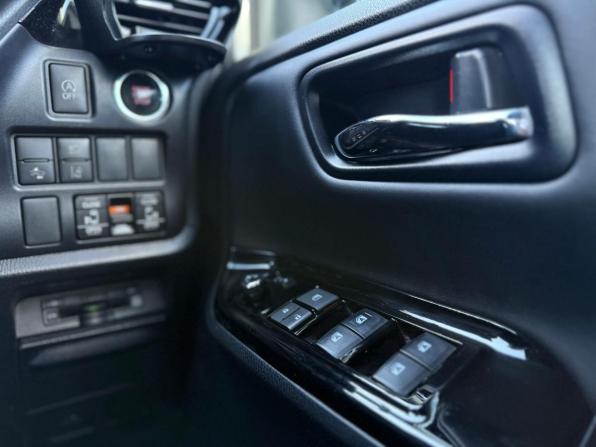 Toyota Noah III (R80) Рестайлинг с пробегом 2019 года, цена 2 999 000 рублей, 94163 км, минивэн, Автокод Объявления