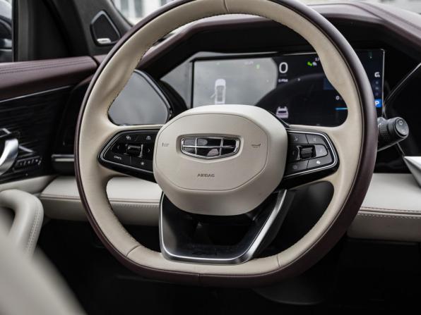 Geely Monjaro I с пробегом 2024 года, цена 3 597 000 рублей, 27850 км, внедорожник, Автокод Объявления
