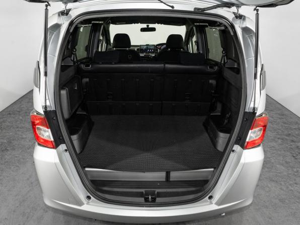 Honda Freed I Рестайлинг с пробегом 2011 года, цена 949 500 рублей, 145276 км, компактвэн, Автокод Объявления