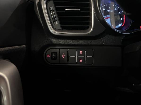 Kia Ceed III с пробегом 2021 года, цена 2 140 000 рублей, 93194 км, универсал, Автокод Объявления