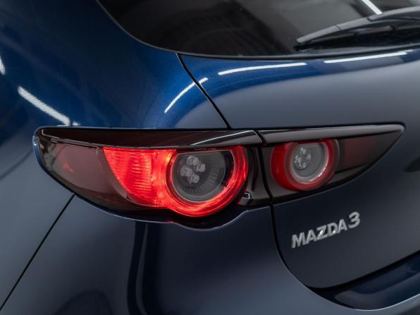 Mazda 3 IV (BP) с пробегом 2021 года, цена 1 910 000 рублей, 6450 км, хэтчбек, Автокод Объявления