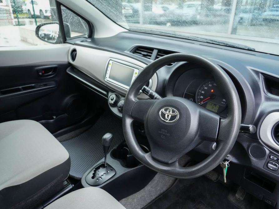 Toyota Vitz III (XP130) Новосибирск  - изображение 11