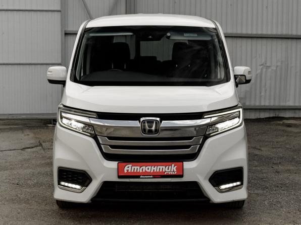 Honda Stepwgn V Рестайлинг с пробегом 2019 года, цена 2 275 000 рублей, 103587 км, минивэн, Автокод Объявления