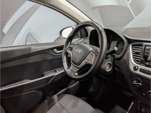 Hyundai Solaris II с пробегом 2017 года, цена 970 000 рублей, 201478 км, седан, Автокод Объявления
