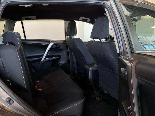 Toyota RAV4 IV (XA40) Рестайлинг с пробегом 2017 года, цена 2 911 200 рублей, 74809 км, внедорожник, Автокод Объявления