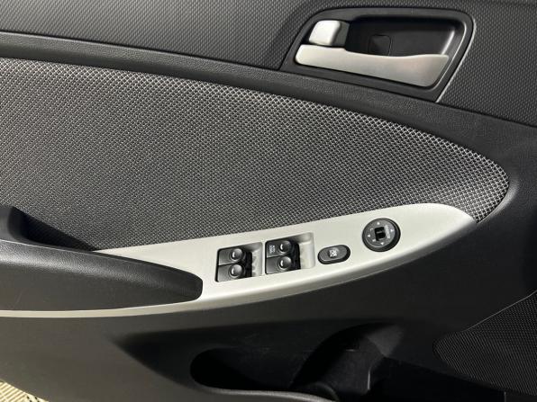 Hyundai Solaris I с пробегом 2014 года, цена 717 000 рублей, 194715 км, седан, Автокод Объявления