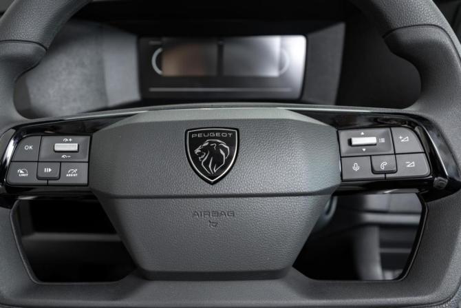 Peugeot Expert III Рестайлинг с пробегом 2025 года, цена 5 099 000 рублей, 10 км, фургон, Автокод Объявления