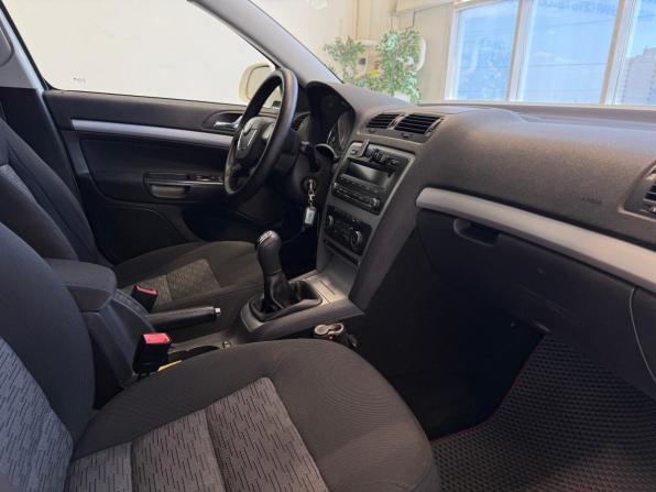 Skoda Octavia II (A5) Рестайлинг с пробегом 2012 года, цена 950 000 рублей, 174593 км, лифтбек, Автокод Объявления