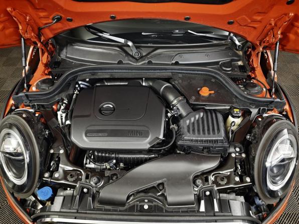 Mini Hatch III (F55/F56) Рестайлинг с пробегом 2021 года, цена 2 350 000 рублей, 26456 км, хэтчбек, Автокод Объявления