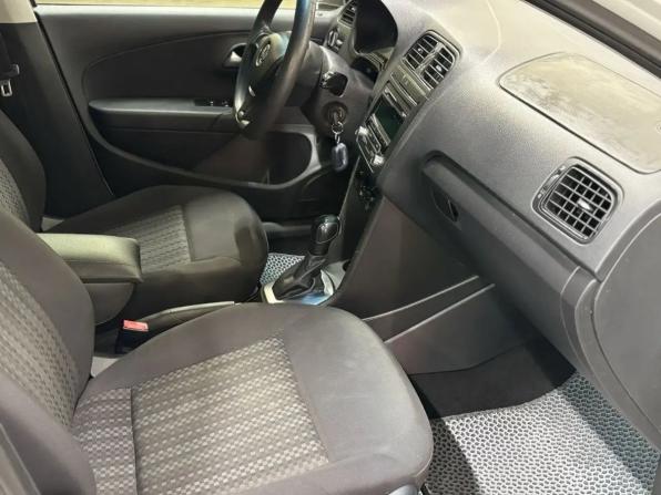 Volkswagen Polo V Рестайлинг с пробегом 2016 года, цена 939 000 рублей, 106875 км, седан, Автокод Объявления