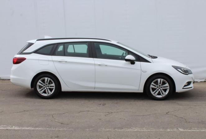 Opel Astra K с пробегом 2017 года, цена 1 280 000 рублей, 199231 км, универсал, Автокод Объявления