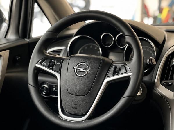 Opel Astra J с пробегом 2011 года, цена 519 000 рублей, 263000 км, хэтчбек, Автокод Объявления
