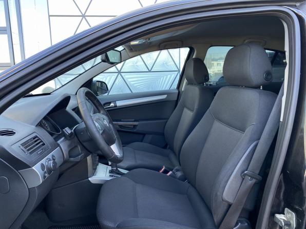 Opel Astra H Рестайлинг с пробегом 2012 года, цена 599 000 рублей, 211689 км, седан, Автокод Объявления