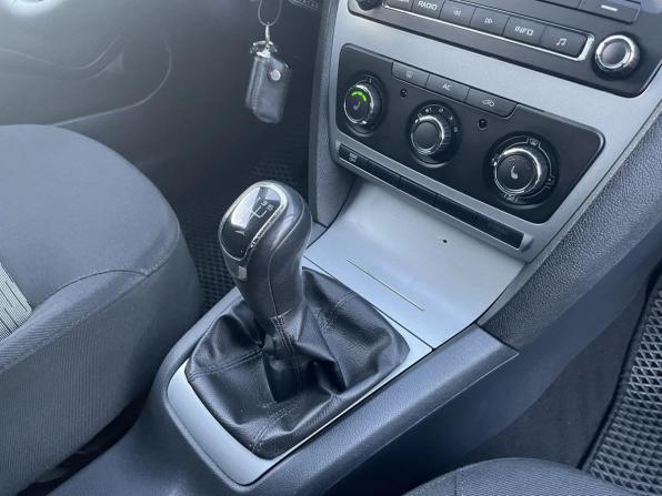 Skoda Octavia II (A5) Рестайлинг с пробегом 2013 года, цена 645 000 рублей, 322282 км, лифтбек, Автокод Объявления