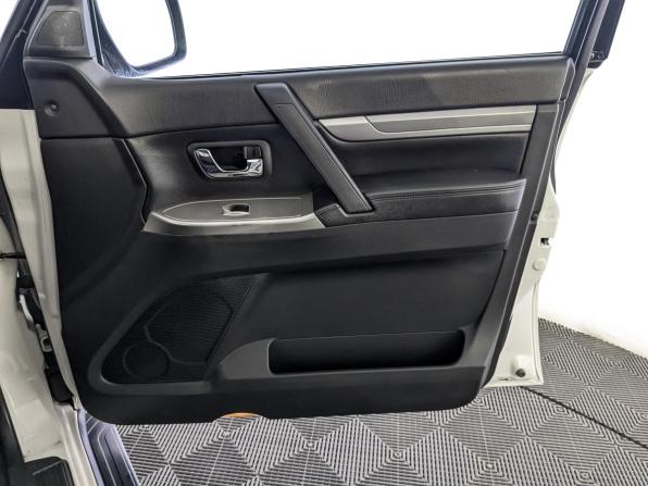 Mitsubishi Pajero IV Рестайлинг 2 с пробегом 2017 года, цена 3 125 000 рублей, 106953 км, внедорожник, Автокод Объявления