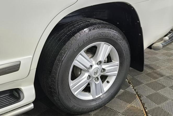 Toyota Land Cruiser 200 Series Рестайлинг 1 с пробегом 2013 года, цена 3 850 000 рублей, 261686 км, внедорожник, Автокод Объявления