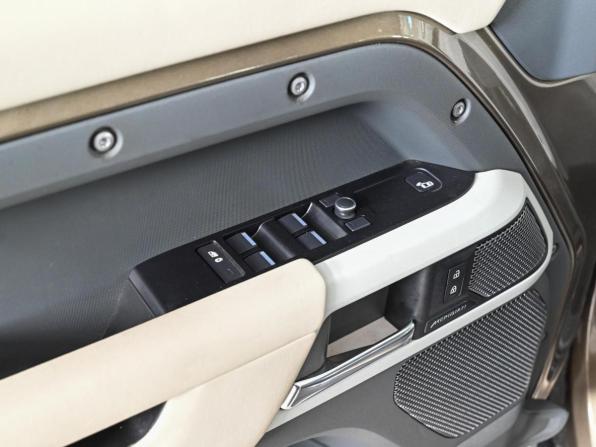 Land Rover Defender II с пробегом 2020 года, цена 5 270 000 рублей, 57650 км, внедорожник, Автокод Объявления