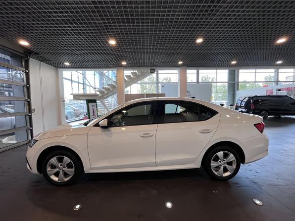 Skoda Octavia IV (A8) с пробегом 2021 года, цена 2 390 000 рублей, 103261 км, лифтбек, Автокод Объявления