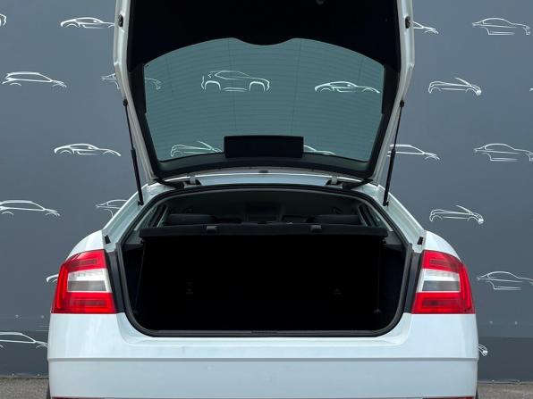 Skoda Octavia III (A7) Рестайлинг с пробегом 2018 года, цена 998 600 рублей, 324119 км, лифтбек, Автокод Объявления