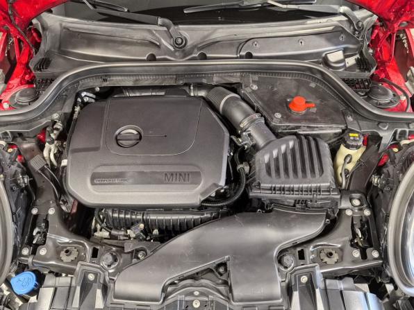 Mini Hatch III (F55/F56) Рестайлинг с пробегом 2019 года, цена 1 500 000 рублей, 150950 км, хэтчбек, Автокод Объявления