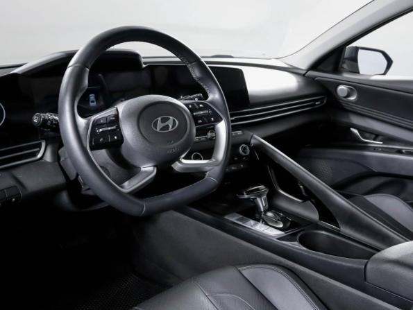 Hyundai Elantra VII (CN7) Рестайлинг с пробегом 2023 года, цена 2 220 000 рублей, 10350 км, седан, Автокод Объявления