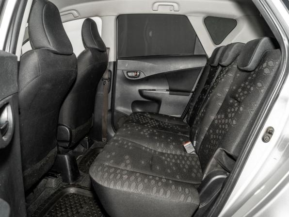 Toyota Ractis II с пробегом 2015 года, цена 875 000 рублей, 179272 км, хэтчбек, Автокод Объявления