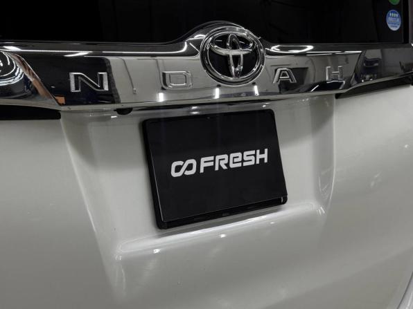 Toyota Noah III (R80) Рестайлинг с пробегом 2017 года, цена 1 949 000 рублей, 162000 км, минивэн, Автокод Объявления