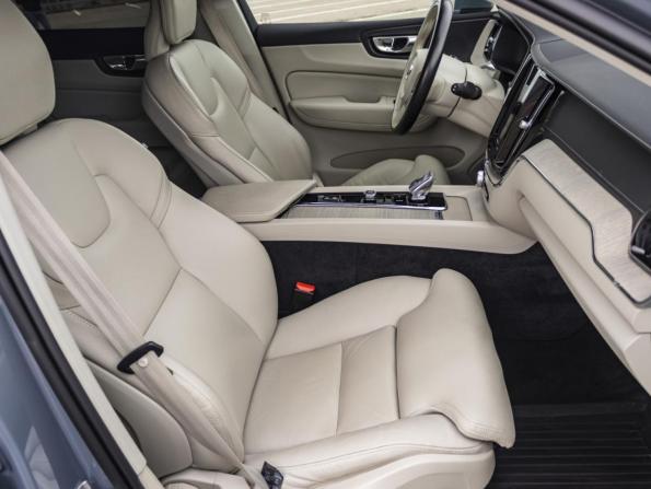 Volvo XC60 II Рестайлинг с пробегом 2021 года, цена 4 629 000 рублей, 76000 км, внедорожник, Автокод Объявления