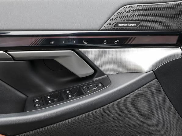 BMW 5 серии VIII (G60/G61/G68) с пробегом 2024 года, цена 7 400 000 рублей, 18096 км, седан, Автокод Объявления