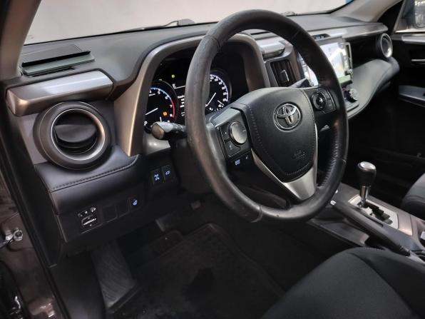Toyota RAV4 IV (XA40) Рестайлинг с пробегом 2018 года, цена 2 390 000 рублей, 143000 км, внедорожник, Автокод Объявления
