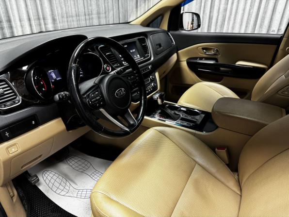 Kia Carnival III с пробегом 2018 года, цена 2 610 000 рублей, 132621 км, минивэн, Автокод Объявления