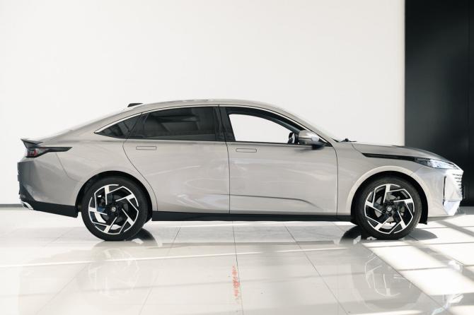 Changan Lamore с пробегом 2024 года, цена 2 019 000 рублей, 22066 км, седан, Автокод Объявления