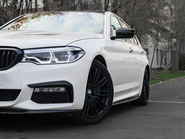 BMW 5 серии VII (G30/G31/G38) с пробегом 2017 года, цена 3 699 000 рублей, 189000 км, седан, Автокод Объявления