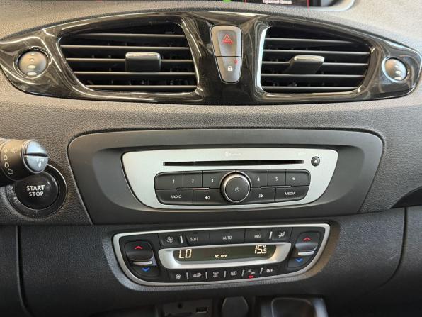 Renault Scenic III Рестайлинг 2 с пробегом 2014 года, цена 1 020 000 рублей, 261800 км, компактвэн, Автокод Объявления