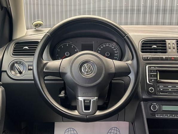 Volkswagen Polo V Рестайлинг с пробегом 2015 года, цена 977 000 рублей, 111947 км, седан, Автокод Объявления