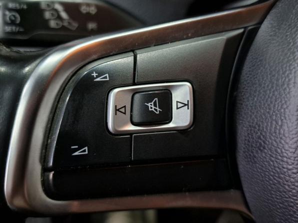 Volkswagen Polo V Рестайлинг с пробегом 2019 года, цена 1 100 000 рублей, 134122 км, седан, Автокод Объявления