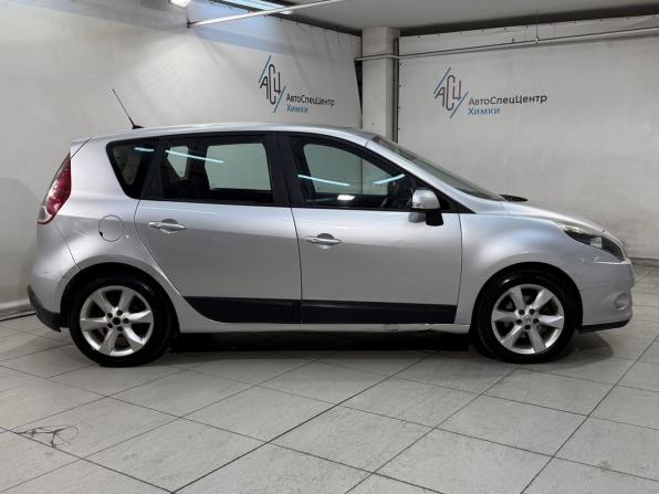 Renault Scenic III с пробегом 2010 года, цена 669 800 рублей, 307000 км, компактвэн, Автокод Объявления