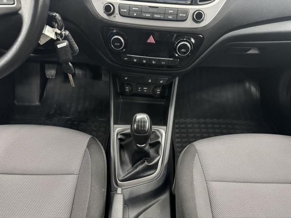 Hyundai Solaris II с пробегом 2017 года, цена 1 200 000 рублей, 96615 км, седан, Автокод Объявления