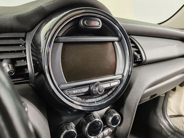 Mini Hatch III (F55/F56) с пробегом 2016 года, цена 1 499 000 рублей, 103429 км, хэтчбек, Автокод Объявления