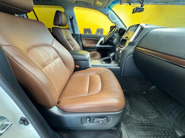 Toyota Land Cruiser 200 Series Рестайлинг 2 с пробегом 2019 года, цена 7 999 000 рублей, 150000 км, внедорожник, Автокод Объявления