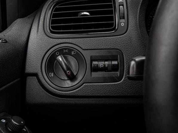 Volkswagen Polo V Рестайлинг с пробегом 2015 года, цена 950 000 рублей, 143422 км, седан, Автокод Объявления